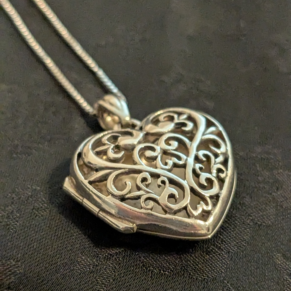 Vintage Art Deco Intricate Filigree 925 Sterling  Heart Locket Pendant Necklace - Picture 3 of 10